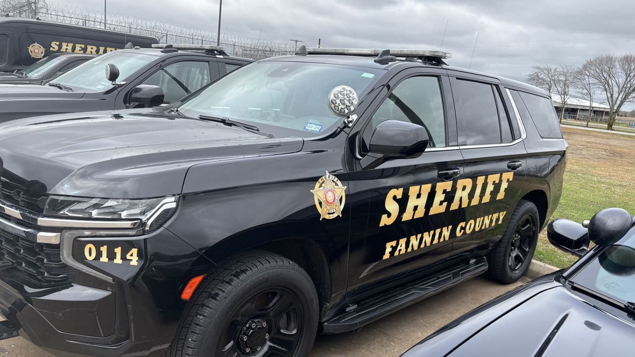 Llamado de emergencia termina en balacera: agente resulta herido y atacante muere en Fannin County