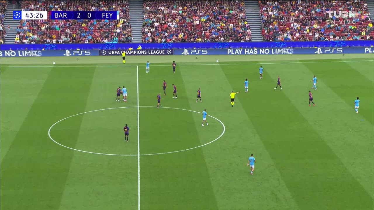 ¡TIRO ATAJADO! disparo por Dani Olmo.