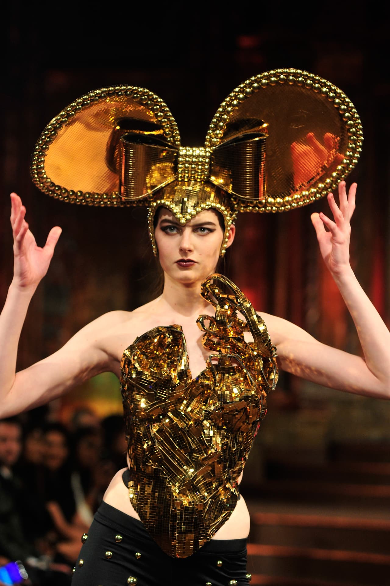 Su nombre era usado constantemente como referencia de un niño que sufrió abuso y creció en circunstancias desafortunadas, sin que eso le impidiera convertirse en un diseñador exitoso.