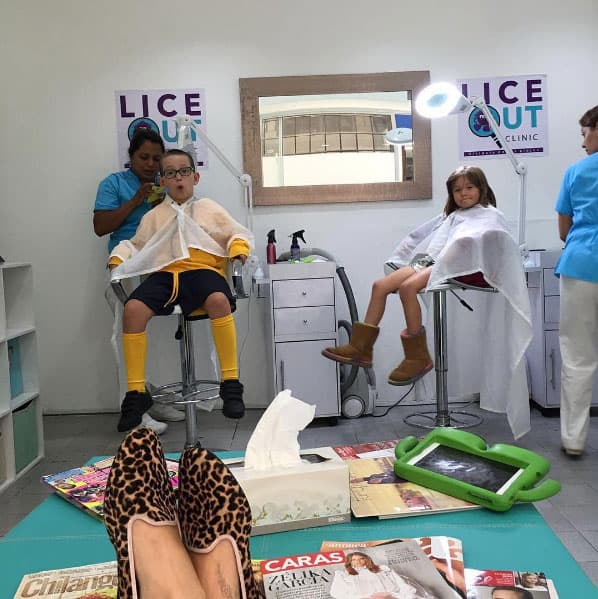 No cabe duda que Camila disfruta al máximo ser mamá de sus dos 'cachorros', como ella los llama. No dejes de verla de lunes a viernes a las 2PM/1C en "A que no me dejas" por Univision,