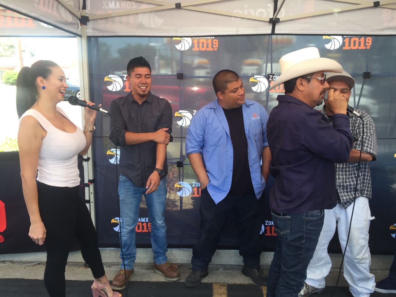 'El Bueno, La Mala y El Feo' no dejan de premiar a los niños en el regreso a clases.