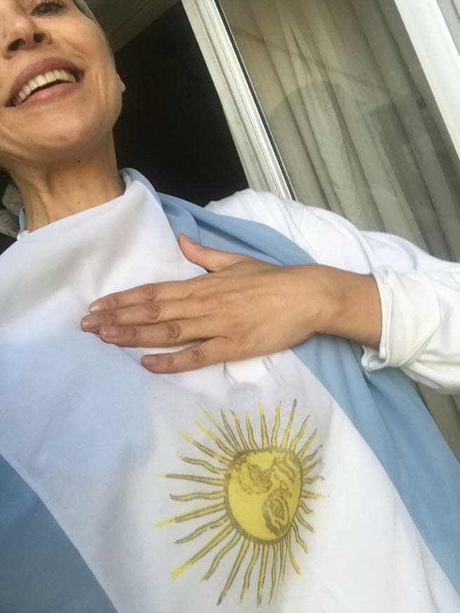 "Ustedes sabrán comprender que cada ser humano encuentra una manera muy personal de vivir la vida y hay que ser muy respetuosos frente a esto. Estoy emocionada porque me siento muy fuerte física, psicológica y emocionalmente y con mucha fe", agregó.