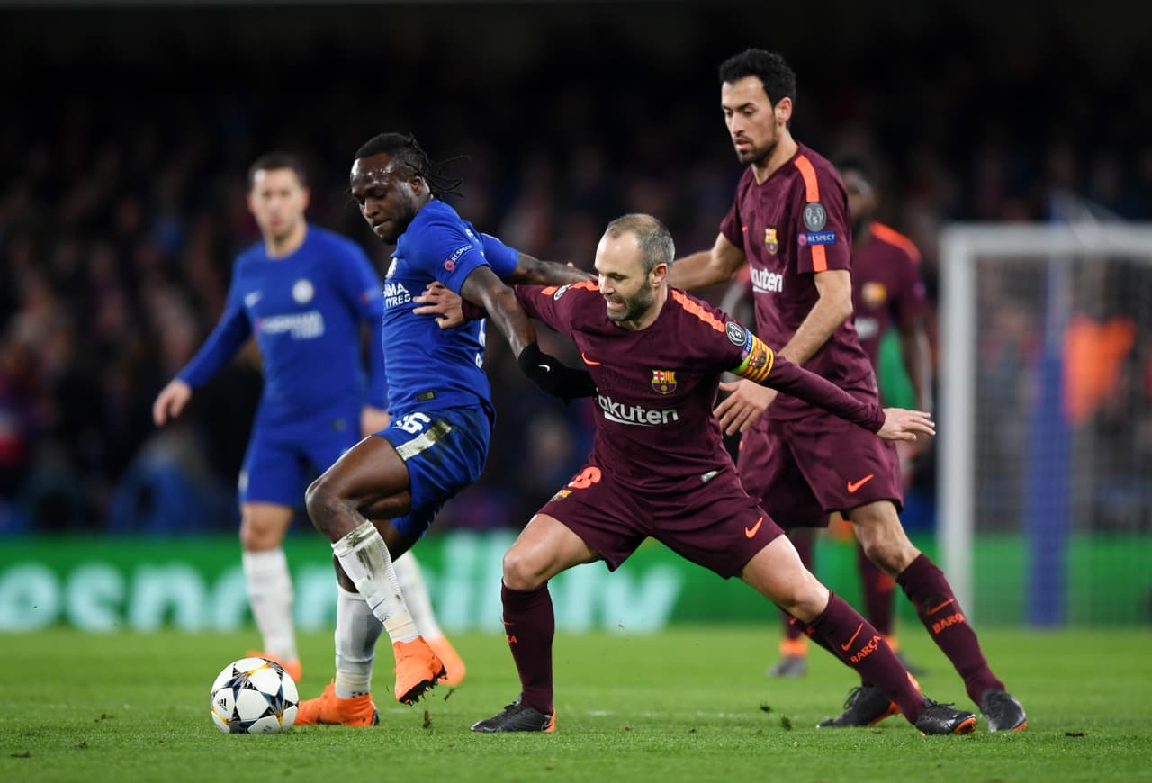 La dinámica del juego fue del Barcelona con mayor dominio del balón y Chelsea muy aferrado en defensa, aprovechando cualquier oportunidad para canjearla por ataque.