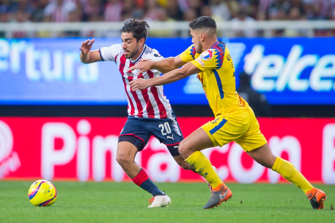 El medio desapareció durante todo el encuentro. El partido se jugó de un área a otra lo cual favoreció al espectáculo.