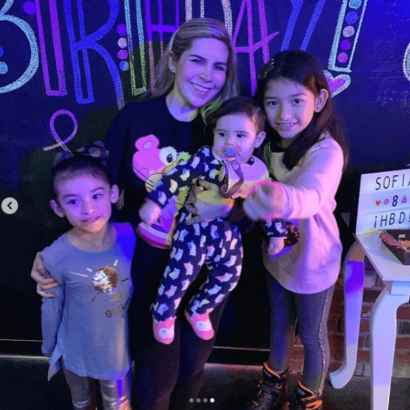 En la imagen 
<b>se aprecia a las niñas de Karla Luna</b>, Sara Valentina y Nina Victoria, y su hermanita Isabella, quien ya tiene ocho meses de nacida.