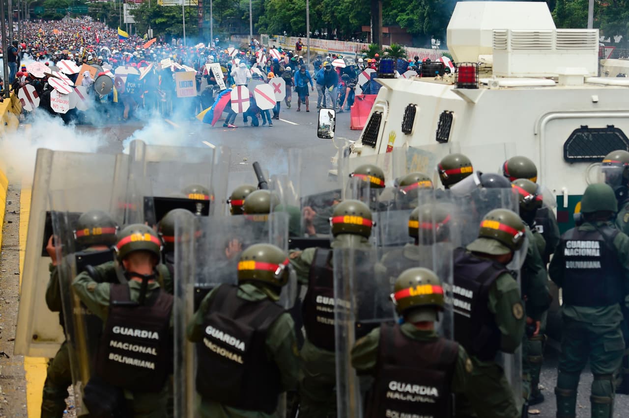 <b>Repression</b>. State security forces suppress protests with gas and rubber bullets. Armed groups defending the government also attack protesters. Since the April protests began, more than 35 people have been killed and hundreds injured and imprisoned.