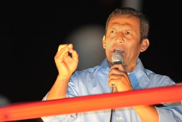 La encuesta de alcance nacional, realizada por la consultora CPI, señala que Humala sigue liderando las preferencias con 40.6 por ciento, pero le sigue muy cerca Keiko con 36.8 por ciento, quien acortó la ventaja de su rival a solo 3.8 por ciento. Un sondeo anterior, elaborado por la consultora Ipsos Apoyo y conocido el domingo último, señaló que Humala aventajaba a Keiko por seis puntos porcentuales.