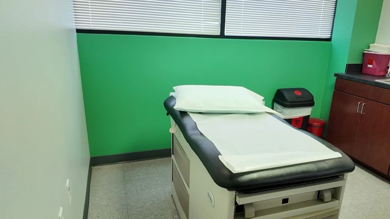 “No sabemos si nos esperan afuera": Qué opciones hay para inmigrantes que teman llevar a sus hijos a revisiones médicas