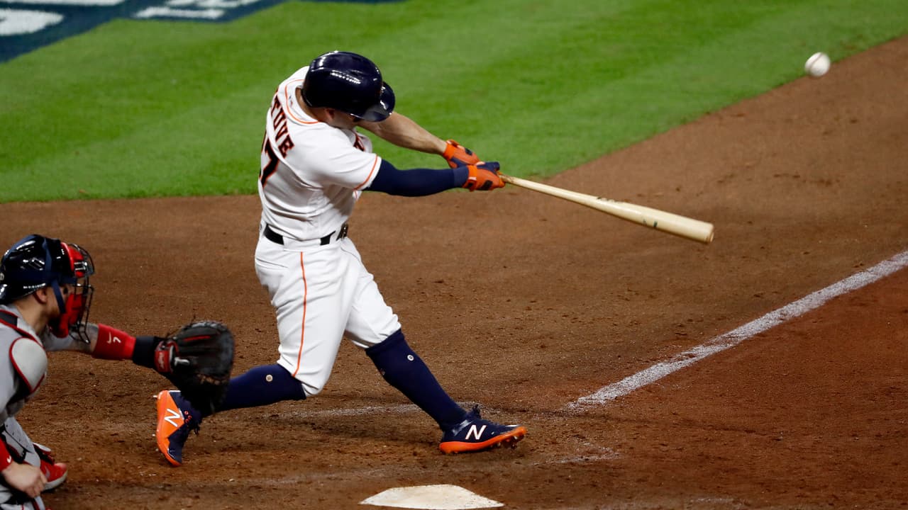 Conseguir una entrada para los juegos en el Minute Maid Park a estas alturas es difícil y caro. Para no caer en estafas, se recomienda comprarlas directamente en la página oficial de los Astros haciendo 
<a href="https://www.mlb.com/astros/tickets" target="_blank">click aquí. </a>
<br>
<br>Las entradas son digitales y no se entregarán boletos de papel, téngalo en cuenta para 
<a href="https://www.univision.com/local/houston-kxln/como-evitar-estafas-relacionadas-con-la-venta-de-boletos-falsos-para-encuentros-de-la-serie-mundial-video">no ser estafado</a>.