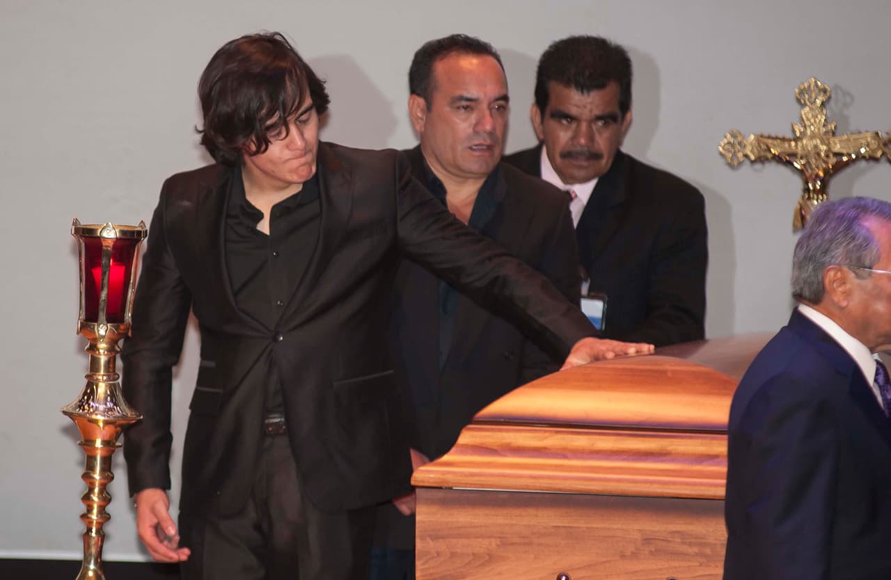 Según retoma 'Televisa.com', de 'Las Mañanitas Show', Federico le dijo a José Manuel que Joan le había heredado en vida unos terrenos de 100 hectáreas en el estado de Guerrero, y aunque esto no estaba asentado en el testamento, quería que se hiciera valer esta supuesta orden.