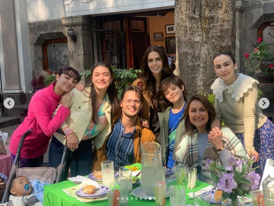 Iker García, un niño actor de 8 años, es quien da vida al 
<b><a href="https://www.univision.com/famosos/va-a-ser-timida-juan-diego-covarrubias-presenta-a-la-bebe-que-espera-junto-a-renata-haro-video" target="_blank">hijo de Claudia Álvarez y Juan Diego Covarrubias</a></b> dentro de la trama. 
<br>