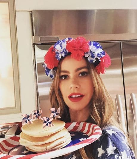 "[...] Y si me quiero comer un cake un domingo en familia y busco cualquier excusa, también puedo. Así que usted, más bien busque oficio", finalizó Sofía en su mensaje.