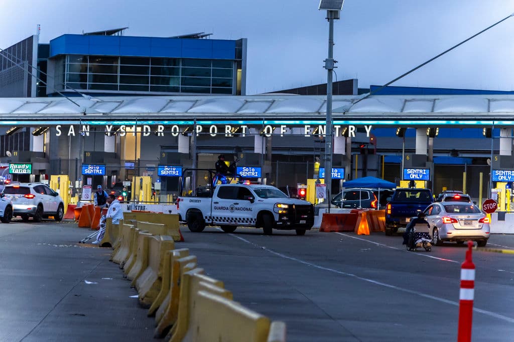 Acusan a dos agentes de CBP en California de recibir sobornos para dejar entrar a EEUU a indocumentados