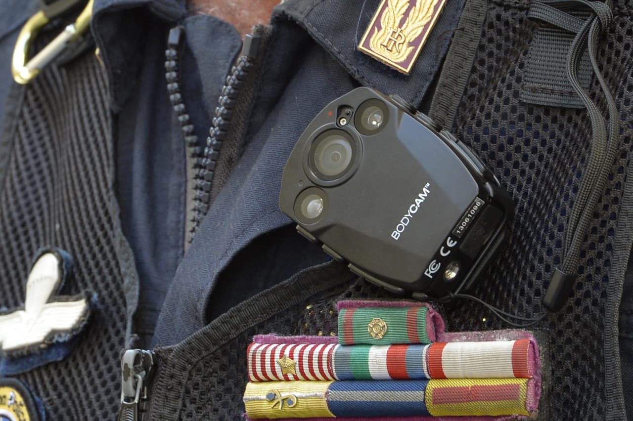 Amplían uso de cámaras en uniformes policiales de Chicago 