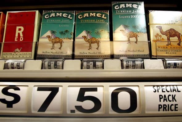 REYNOLDS AMERICAN- La segunda mayor tabaquera de Estados Unidos, dijo que recortará en los próximos tres años el 10% de sus puestos de trabajo en EU.