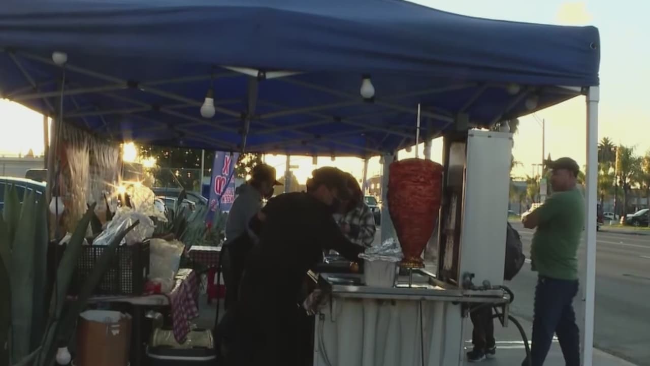 Vendedores ambulantes temen por su información en manos de autoridades migratorias, pero podría haber una solución