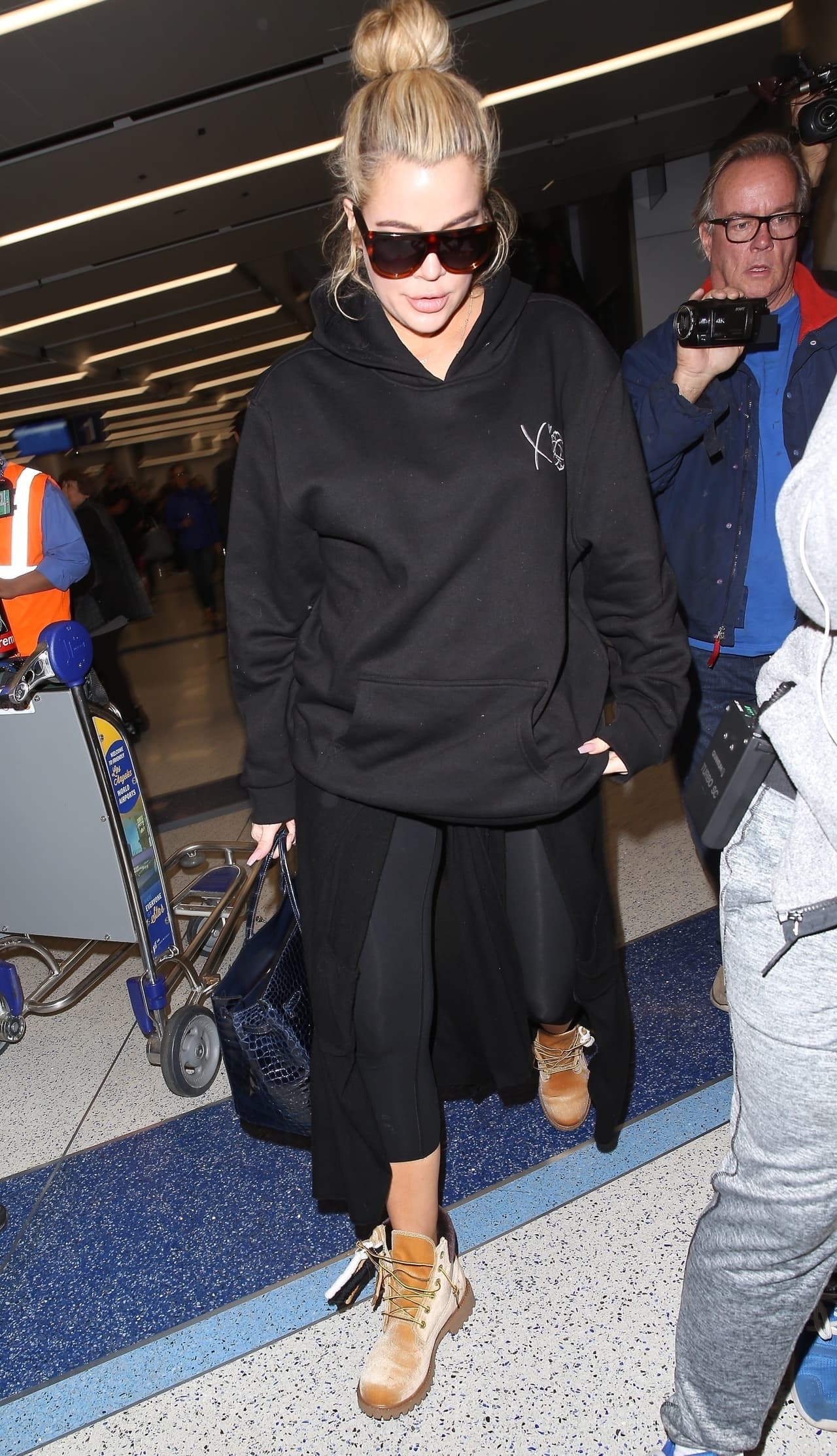 La empresaria de 33 años aseguró que sus fans se enterarán del sexo de su bebé a través del programa 'Keeping Up With the Kardashians'.