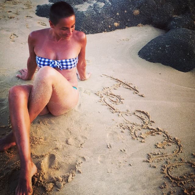 Ah, pero lo que no cambia es ese cuerpazo. ¡Luce espectacular!