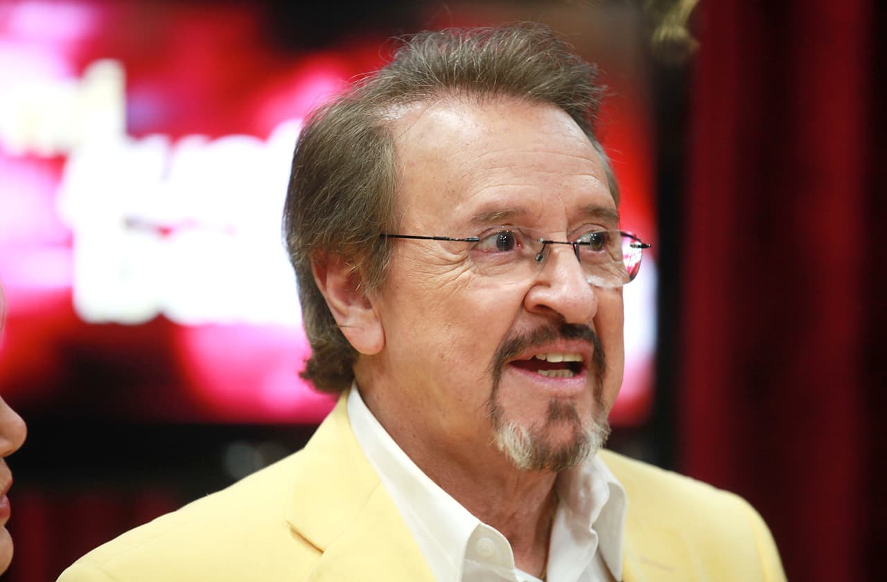 "La decisión ha sido tomada después de ver comentarios positivos y negativos sobre mi postulación, permitiéndome
<b>entender que no es mi camino</b>", externó.
<br>