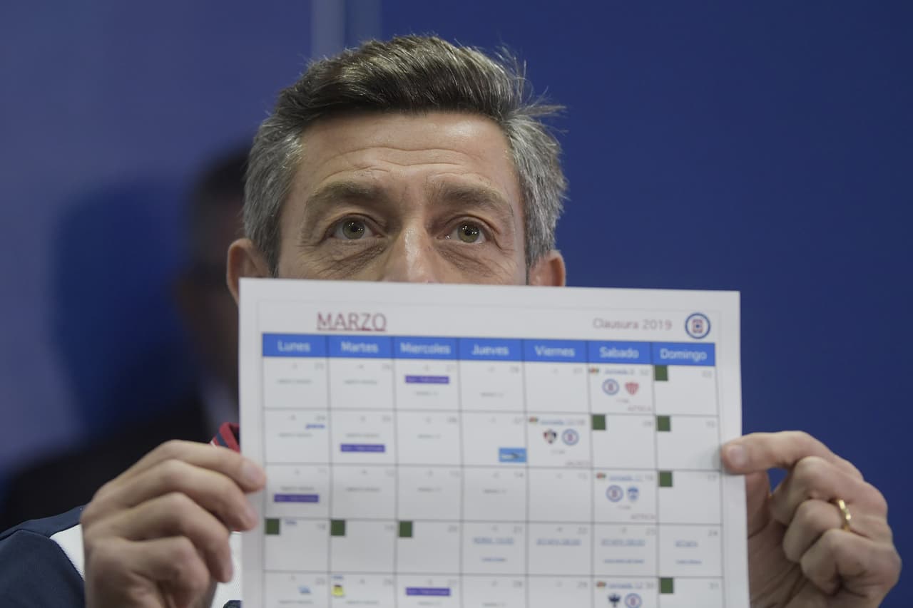 Pedro Caixinha defendió en rueda de prensa su continuidad con Cruz Azul al recordar que tiene contrato hasta junio del 2020 y criticó la credibilidad de la prensa en la cobertura sobre su situación como DT de 'La Máquina'.