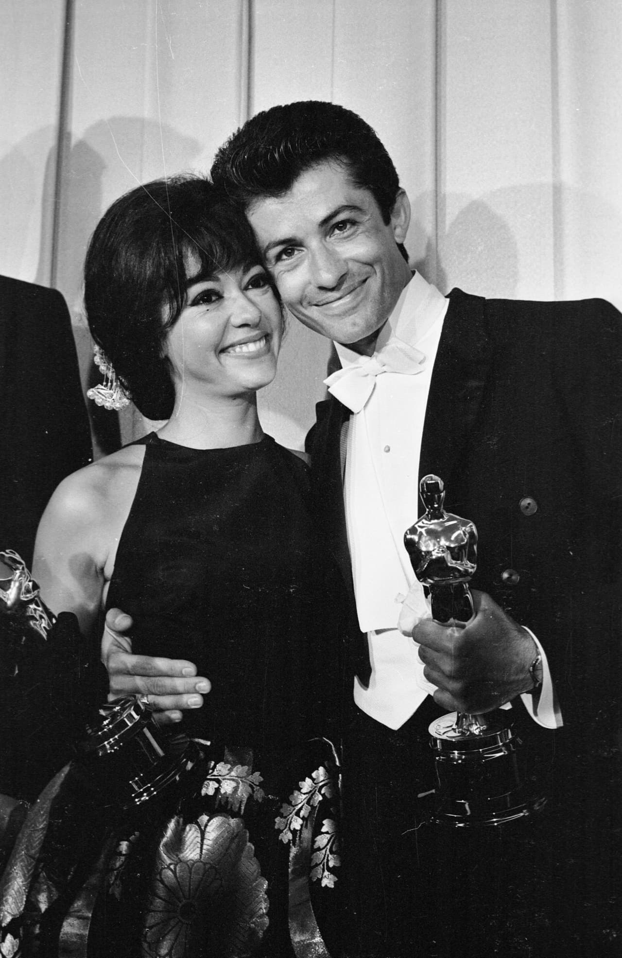 Rita Moreno y el actor George Chakiris recibieron su estatuilla el 11 de abril de 1962. Los dos estaban nominados como actores secundarios por 'West Side Story'.