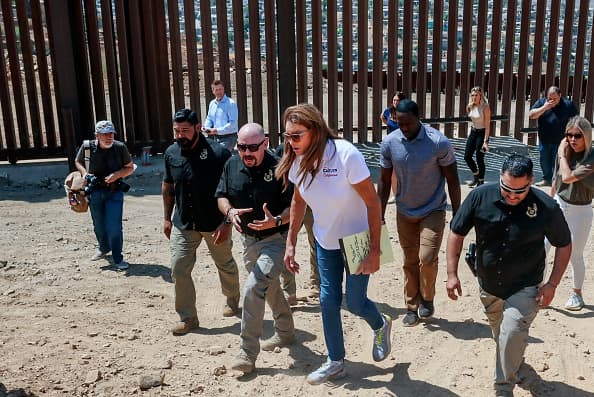 La visita al muro fronterizo es parte de la campaña de la republicana, a un mes de las elecciones por la revocatoria del actual gobernador 
<a href="https://www.univision.com/temas/gavin-newsom">Gavin Newsom</a>.