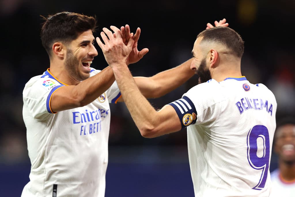 Toni Kroos y karim Benzema adelantan al Real madrid en el primer tiempo y gtras 90 minutos el Madrid logra vencer 2-1 al Rayo Vallecano.