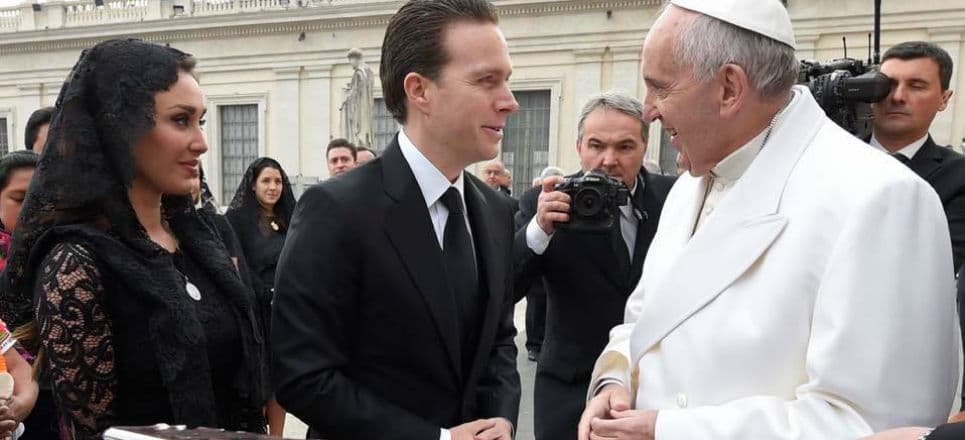 De hecho en más de una ocasión ha tenido la oportunidad de estar cerca del Papa Francisco.