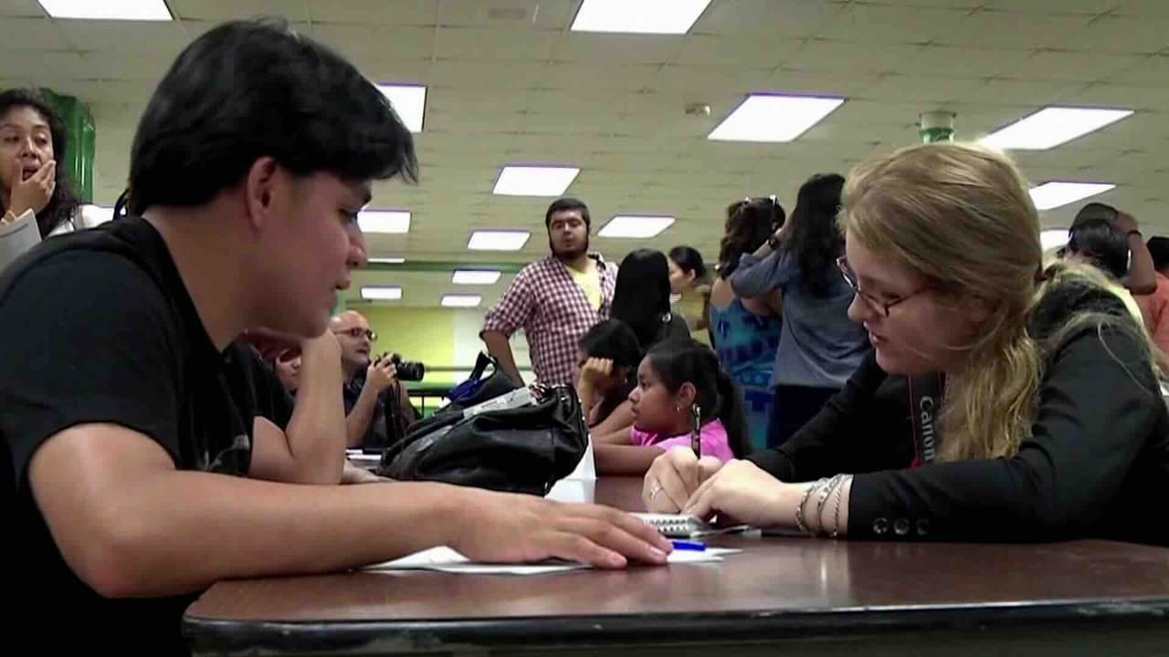 Alerta de estafa contra inmigrantes: así operan en Facebook y Whatsapp supuestos abogados