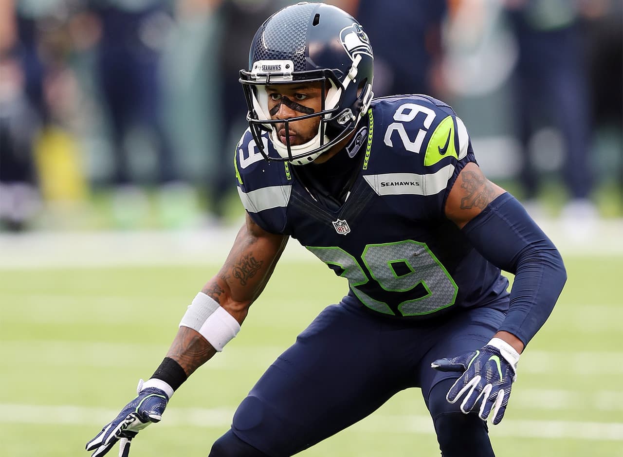 <b>Seattle Seahawks: EARL THOMAS</b> 
<i>(7 temporadas)</i>
<br>Seattle no hace que sea fácil elegir sólo uno. Pocos equipos han hecho un mejor trabajo de redacción, preparación y re-firma de su propio talento. Sobre todo en la defensa, donde el apoyador Bobby Wagner y el hombre de la portada de la estrella Richard Sherman han servido como anclas del equipo por años. Mi elección, sin embargo, es Earl Thomas. La quincena de la temporada de Pro Bowl vio cortada la temporada pasada por una pierna rota - e incluso se burló de la idea de la jubilación - pero cuando está sano, Thomas sigue siendo uno de los mejores seguros de la NFL.