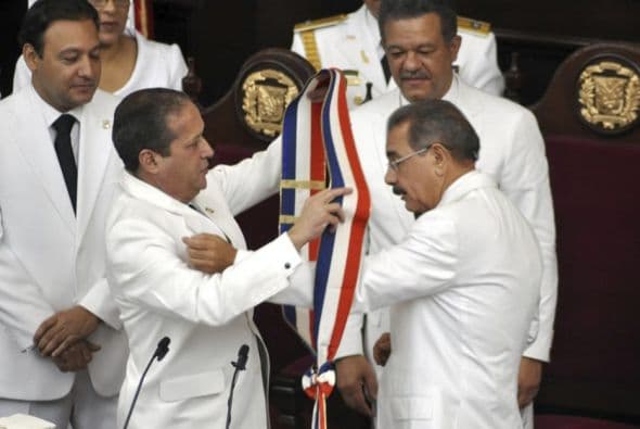 16 de agosto. El economista Danilo Medina asume como presidente de la República Dominicana. Medina recibió el mando de Leonel Fernández. El nuevo mandatario formuló un llamado a un gran pacto social para combatir la pobreza e impulsar el desarrollo del pequeño país caribeño.