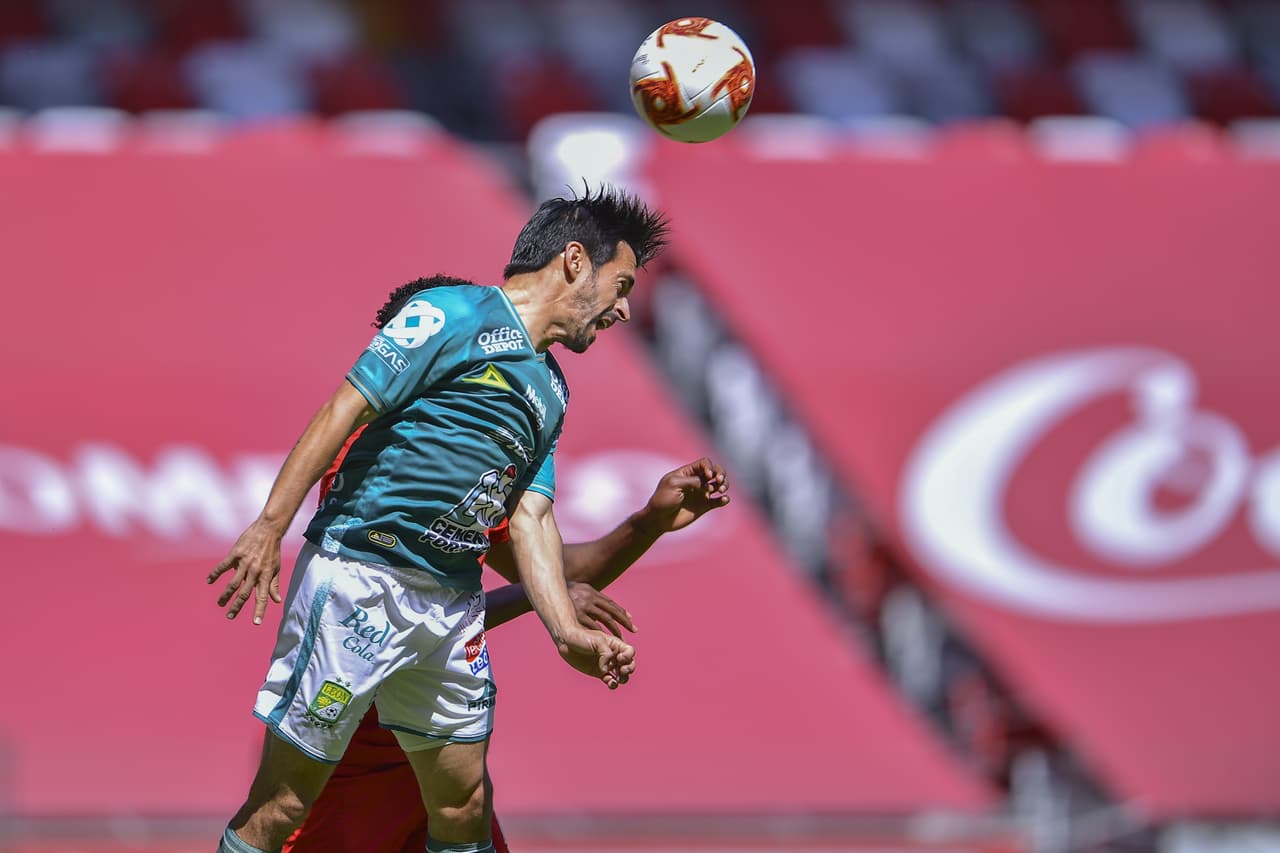 Toluca y León reparten puntos tras empate en el Nemesio Diez 1-1. José David Ramírez abrió el marcador al minuto 21 pero le sigió Michael Estrada de los 'Diablos' para igualar marcador y, tras una tarjeta roja, Canelo anotaba penal, pero al minuto 73, el León empataba con anotación de Luis Montes.