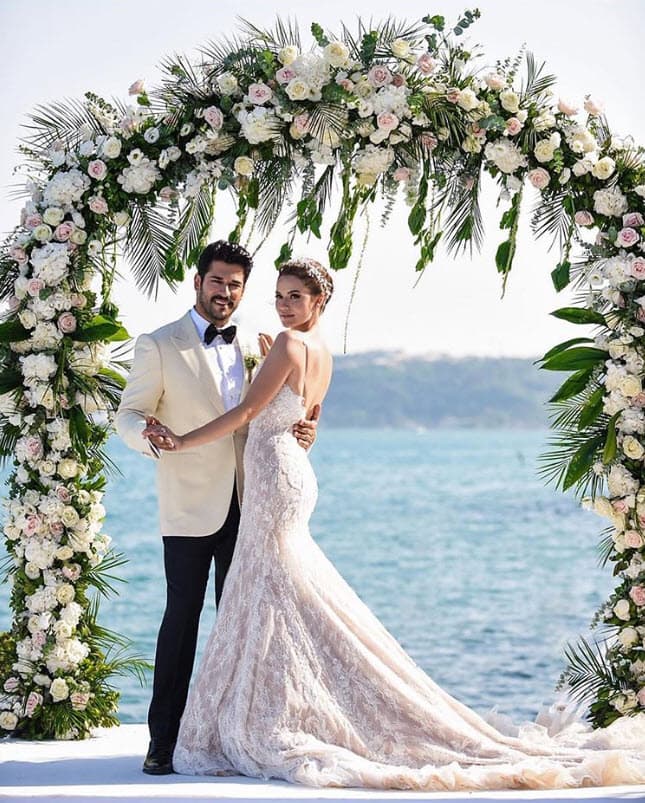Fahriye Evcen publicó esta fotografía de su enlace matrimonial en Instagram.