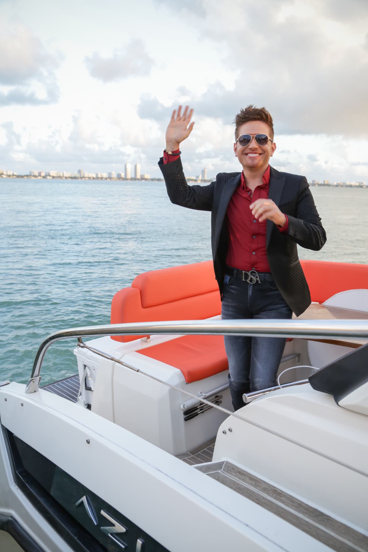 Feliz de visitarlas en casa, El Dasa desembarcó...