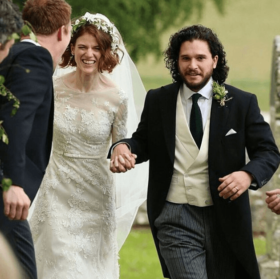 La pareja se conoció en 2012 durante la grabación de 'Game of Thrones', en Islandia. En la serie, sus personajes son pareja, por lo que el amor traspasó la pantalla y llegó a la vida real.