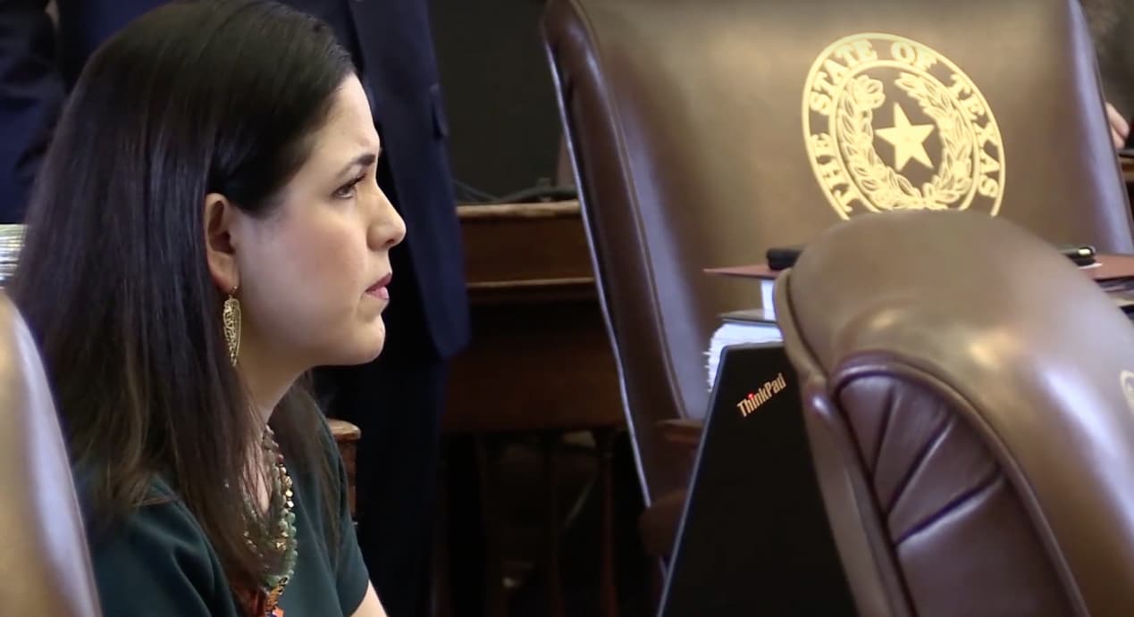 Ana Hernández: La representante estatal ha defendido los derechos de las familias inmigrantes. “Muchos de nuestros legisladores tienen padres inmigrantes, pero yo soy una de los pocos que es una inmigrante… la SB4 es un ataque a familias como la mía y lucharemos contra ella”, afirmó en conferencia de prensa la mañana de este miércoles.
<br>