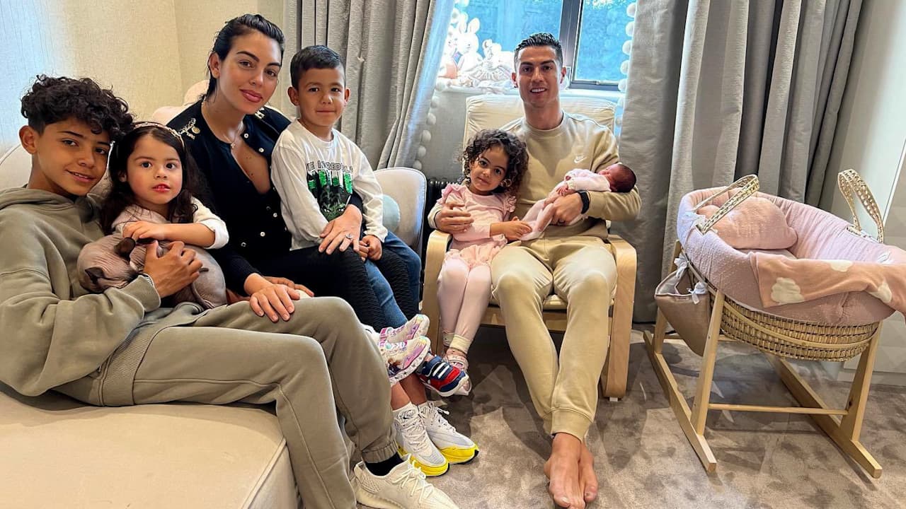 Cristiano Ronaldo reaparece en su casa con emotiva imagen familiar 