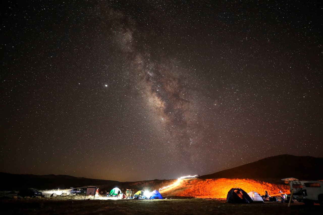La lluvia anual de meteoros Oriónidas alcanzará su clímax esta noche hasta las primeras horas de la mañana de mañana, con alrededor de 20 meteoros por hora en gran parte del mundo. Esto promedia un meteoro cada pocos minutos.
