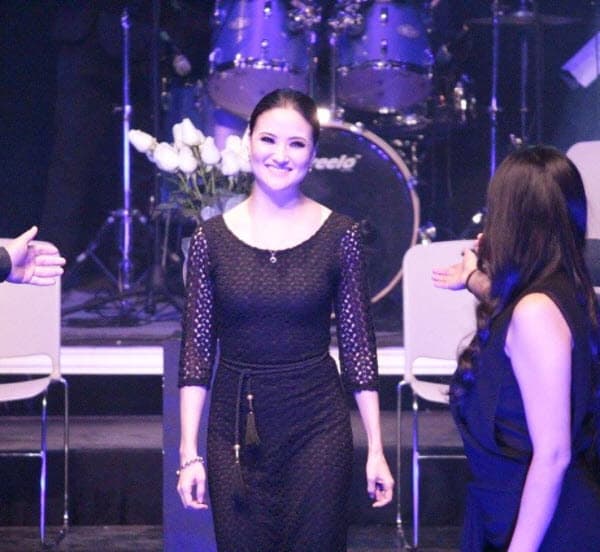 Semanas antes de morir, 
<b><a href="http://www.univision.com/entretenimiento/muere-la-cantante-y-actriz-mexicana-hiromi-hayakawa-y-tambien-su-bebe-julieta">Hiromi</a></b> formaba parte del elenco de la obra 'Mentiras' y del grupo musical 'Ellas'.