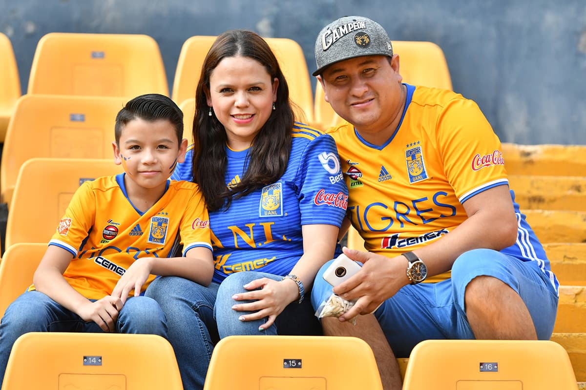 La familia de Tigres lista para disfrutar el clásico.