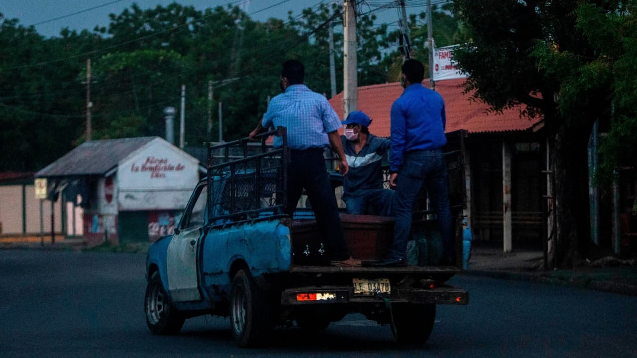 Nicaragua y la factura del coronavirus: cifras engañosas, tratamientos costosos y entierros exprés