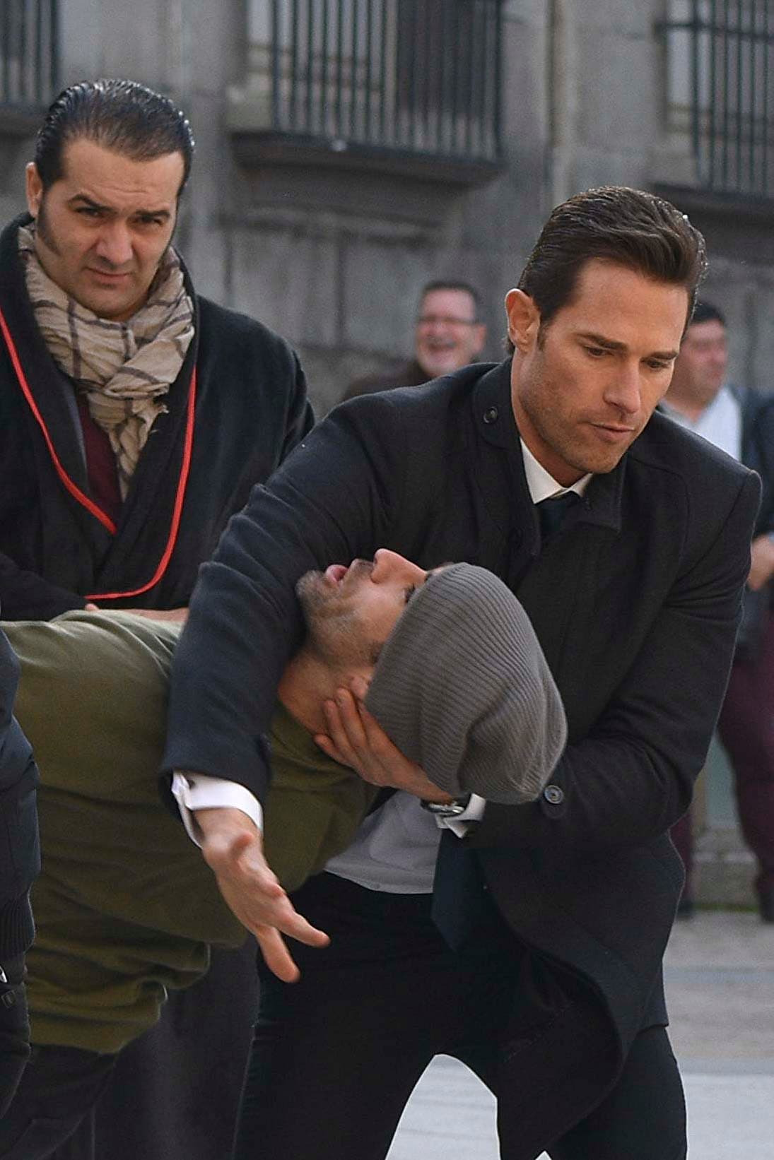 Al hablar en torno a trabajar con una historia escrita por Pérez-Reverte, Rulli reiteró su agradecimiento por tener un libreto como el de El Dragón porque "es muy fácil trabajar así, compenetrado y disciplinado cuando tienes un libreto que tiene muy bien armado lo que se va a decir". 
<br>