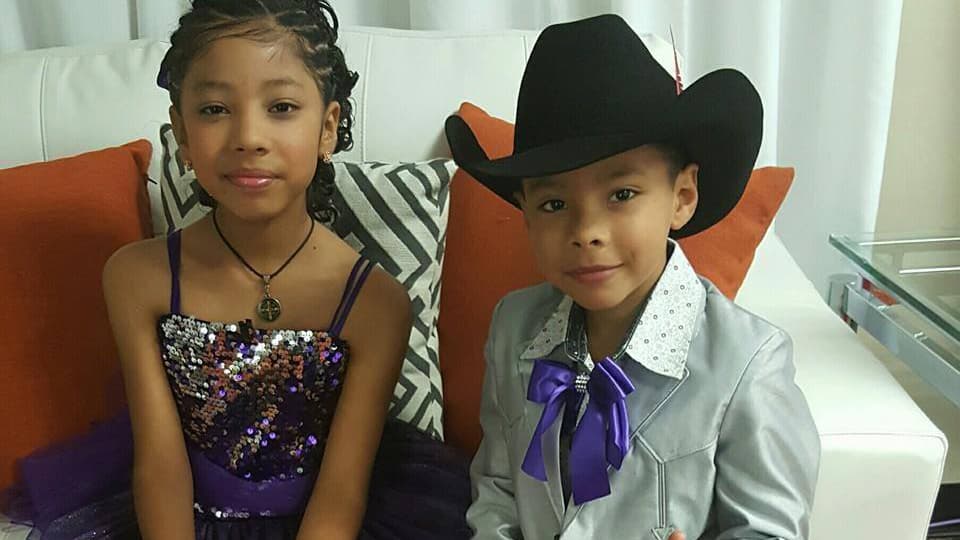 Yaxeni y Ricardo Rivera piden en sus canciones que cambien las leyes de inmigración.