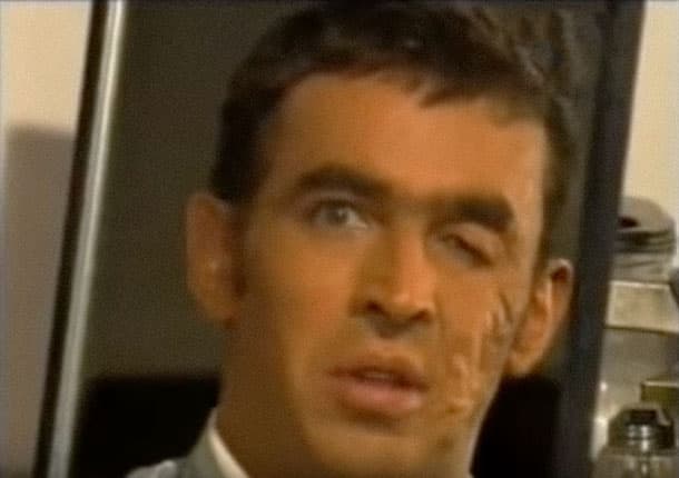 En la telenovela 
<b><a href="https://www.univision.com/programas/novelas/que-fue-del-elenco-de-la-telenovela-marimar-fotos">'Marimar',</a></b> el personaje de Esteban estaba obsesionado con operarse el rostro para poder conquistar el corazón de la protagonista.