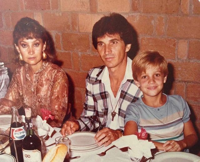 En 2021, Siller ahondó sobre su aspecto físico en una entrevista con Hola! USA. Él considera que es “la contradicción más grande” desde que nació. 
<br>