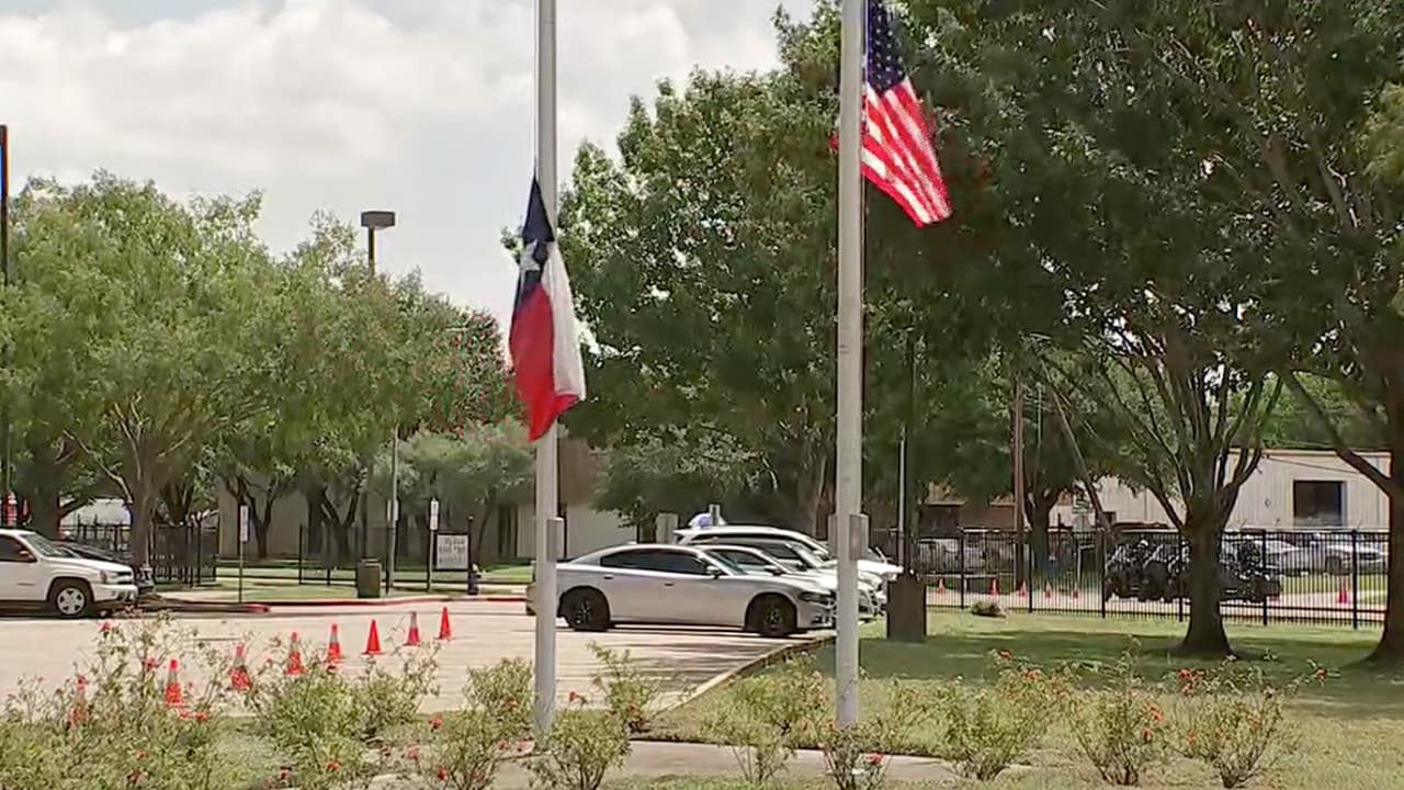 Se les pide a los participantes llegar con por lo menos media hora de anticipación y si pueden poner listones amarillos en sus vehículos.