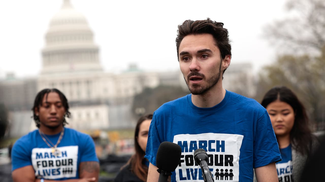 David Hogg, sobreviviente de la secundaria Stoneman Douglas de Parkland, lamentó que no haya leyes para el control de armas pese a las más de 150,000 víctimas mortales en tiroteos desde 2018.