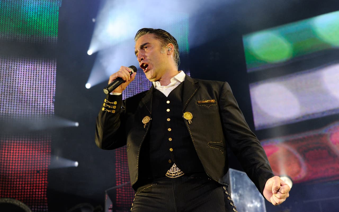 'El Potrillo' nació el 24 de abril de 1971, y ahora vive uno de los mejores momentos de su carrera. ¿Qué otros cantantes cumplen años este mes?