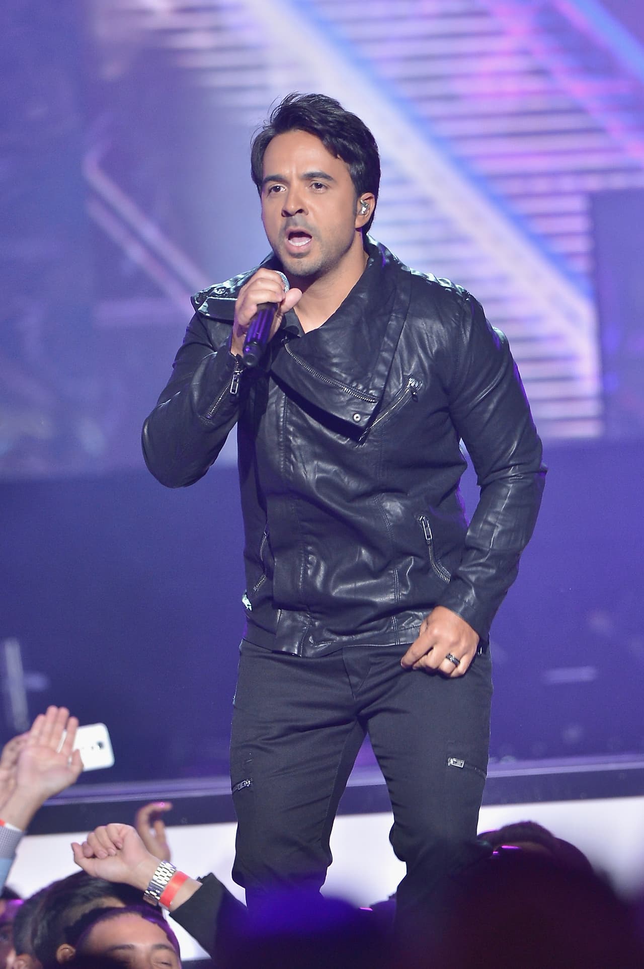 El cantante de música romántica es uno de los favoritos y este año está por cumplir 38.