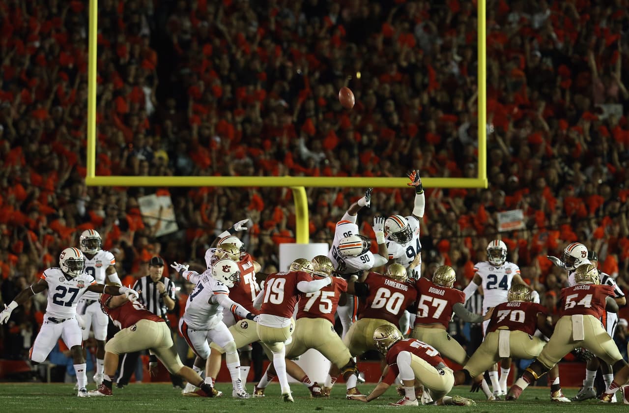 Su eficacia de inmediato lo proyectó desde el fútbol americano universitario a ser una prometedora figura de la NFL, a sus 22 años.
